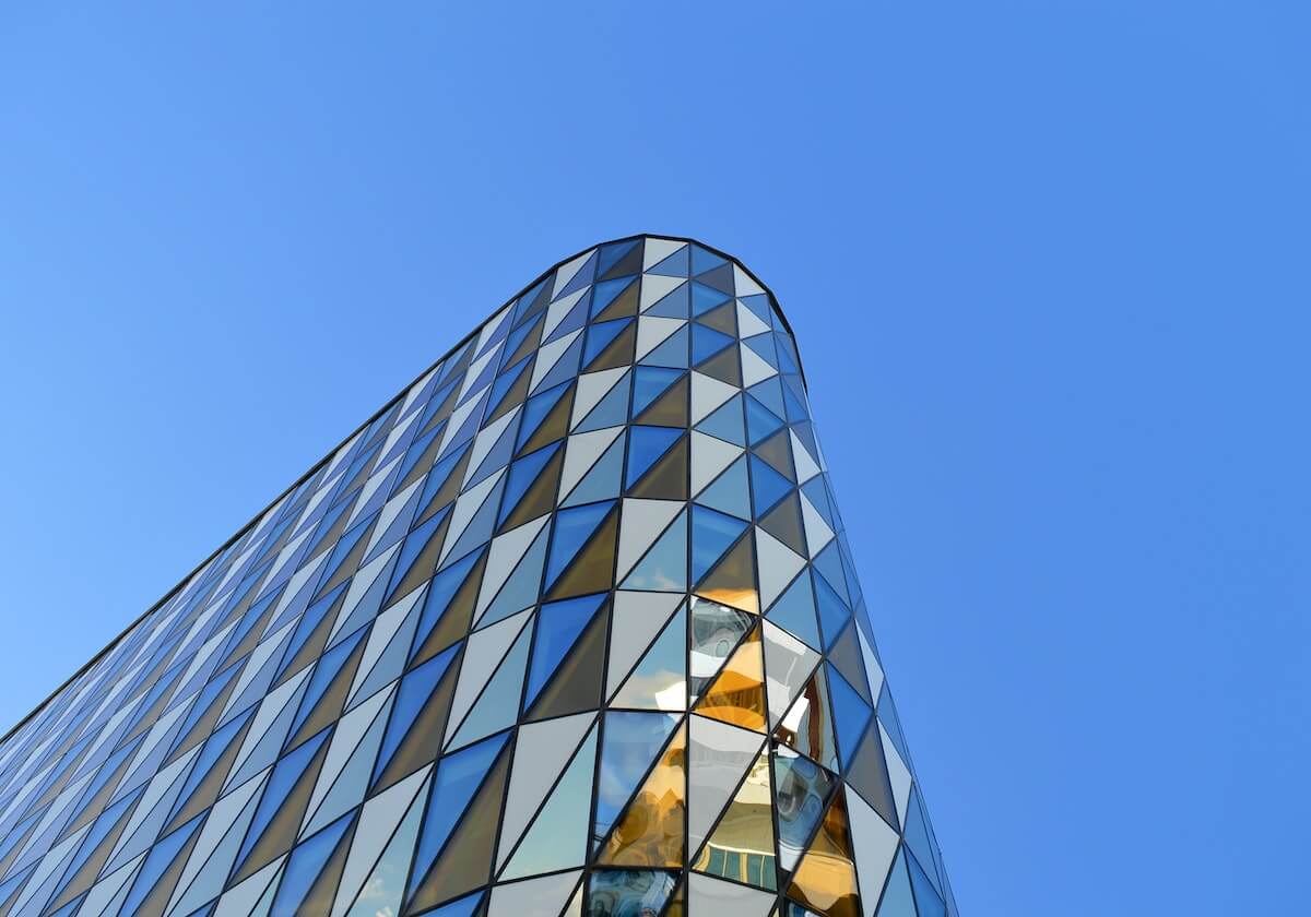 奥纳纳抵达土耳其,受到当地球迷的热情欢迎