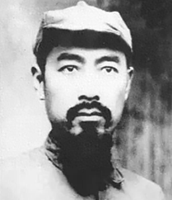 篮球社区-蒋介石为何能当上黄埔军校的校长？周恩来：这两个人的帮助很大！